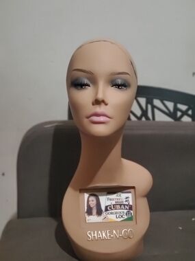 Shake-N-Go Mannequin Head with Cuban Loc Label - Nude